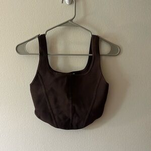 aritizia/babaton body sculp cropped tank top, brown, size S